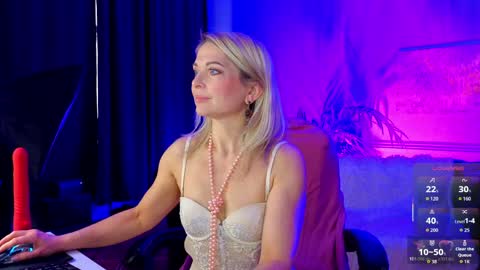 Snapshot of gloria_lovely chatting on 05.26.26 Gloria online show from 05.26.26