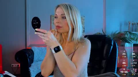 Snapshot of gloria_lovely chatting on 06.17.26 Gloria online show from 06.17.26