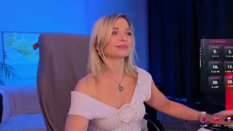 Snapshot of gloria_lovely chatting on 07.16.26 Gloria online show from 07.16.26