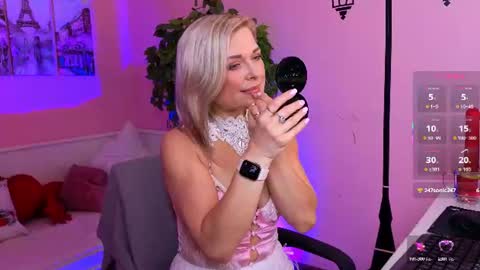 Snapshot of gloria_lovely chatting on 07.21.26 Gloria online show from 07.21.26