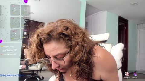 Snapshot of gloriacrespo chatting on 01.23.25 gloriacrespo online show from 01.23.25