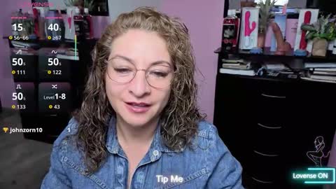 Snapshot of gloriacrespo chatting on 10.03.25 gloriacrespo online show from 10.03.25