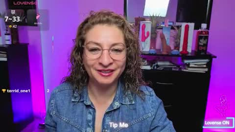 Snapshot of gloriacrespo chatting on 10.16.25 gloriacrespo online show from 10.16.25