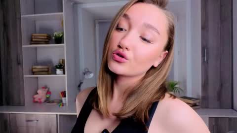 Mary  online show from 11.03.25