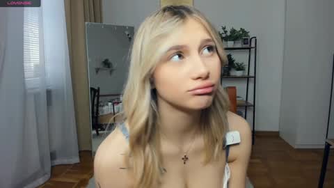 Snapshot of glossybabe_ chatting on 01.19.26 Cherry online show from 01.19.26