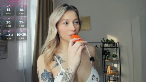 Snapshot of glossybabe_ chatting on 02.06.26 Cherry online show from 02.06.26