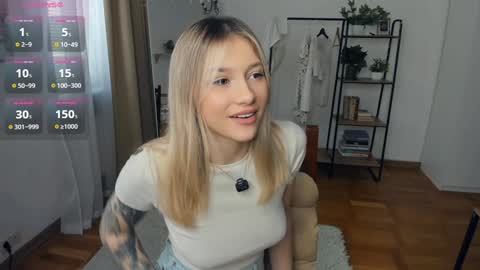 Snapshot of glossybabe_ chatting on 02.12.26 Cherry online show from 02.12.26