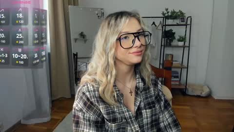 Snapshot of glossybabe_ chatting on 02.22.26 Cherry online show from 02.22.26