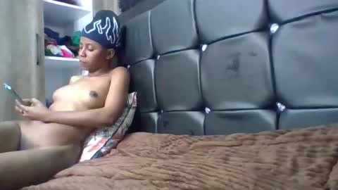 Snapshot of glossybae chatting on 10.07.25 glossybae online show from 10.07.25