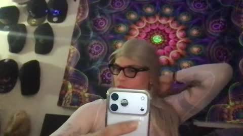 Glow Goddess online show from 01.11.26