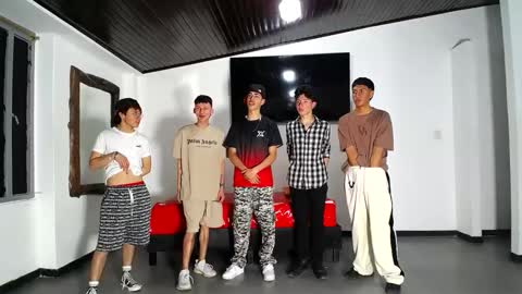 Snapshot of gnecos chatting on 09.10.25 THOMAS AND DAMIAND online show from 09.10.25