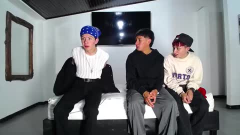 Snapshot of gnecos chatting on 10.05.25 THOMAS AND DAMIAND online show from 10.05.25