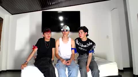 Snapshot of gnecos chatting on 10.15.25 THOMAS AND DAMIAND online show from 10.15.25