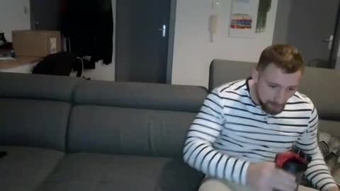 Snapshot of gnl_ chatting on 12.22.25 gnl_ online show from 12.22.25