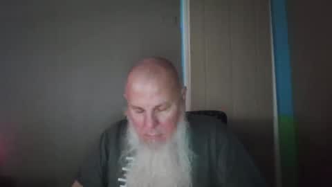 Snapshot of gnomebeard chatting on 03.08.25 Gnomebeard online show from 03.08.25