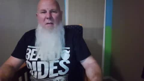 Snapshot of gnomebeard chatting on 03.11.25 Gnomebeard online show from 03.11.25