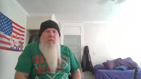 Snapshot of gnomebeard chatting on 01.06.26 Gnomebeard online show from 01.06.26