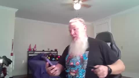 Snapshot of gnomebeard chatting on 05.17.26 Gnomebeard online show from 05.17.26