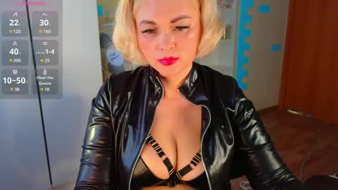 Snapshot of goddess_isabella11 chatting on 02.14.25 Mrs. Isabella online show from 02.14.25
