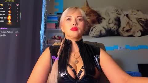 Mrs. Isabella online show from 04.12.26