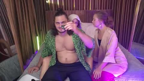   330 UTC2 girls   online show from 11.13.25