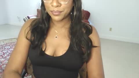 Snapshot of goddess_xandra_xquisite chatting on 04.22.26 Xandra The Goddess online show from 04.22.26