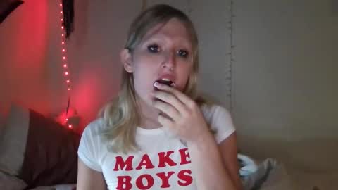 Snapshot of goddessalison chatting on 01.11.26 goddessalison online show from 01.11.26