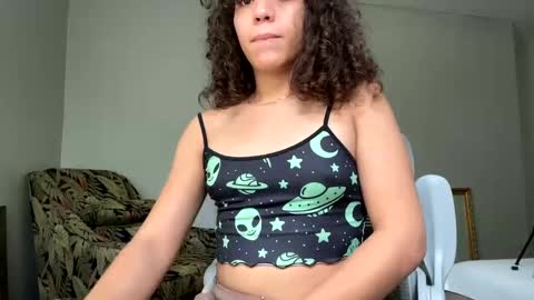 Snapshot of goddesscurls chatting on 09.28.25 goddesscurls online show from 09.28.25