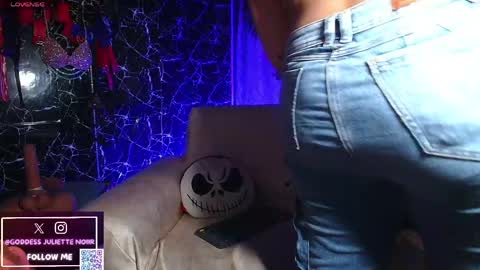 Snapshot of goddessjuliettenoiir chatting on 05.21.26 Goddes Juliette Noiir online show from 05.21.26
