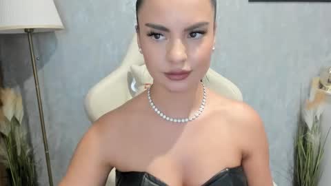 Snapshot of goddessmiaa chatting on 10.02.25 Mistress online show from 10.02.25
