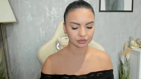 Snapshot of goddessmiaa chatting on 10.13.25 Mistress online show from 10.13.25