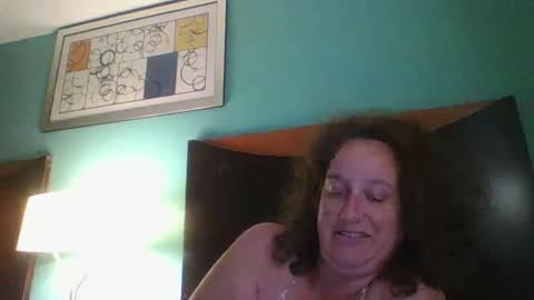 Snapshot of goddessmilfcrysyal chatting on 04.09.26 Crystal online show from 04.09.26