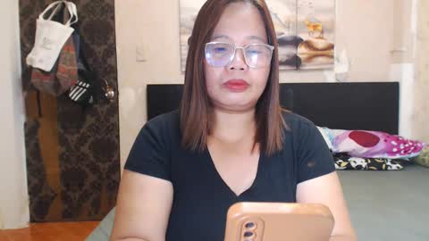 Snapshot of goddessmomx chatting on 01.13.25 lindsay online show from 01.13.25