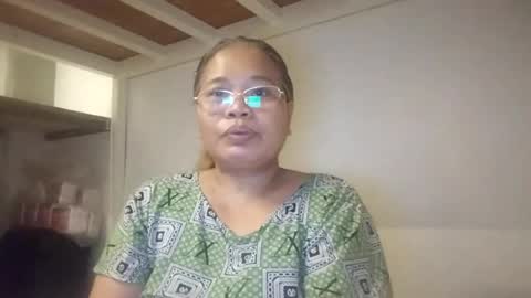 Snapshot of goddessmomx chatting on 07.21.26 lindsay online show from 07.21.26