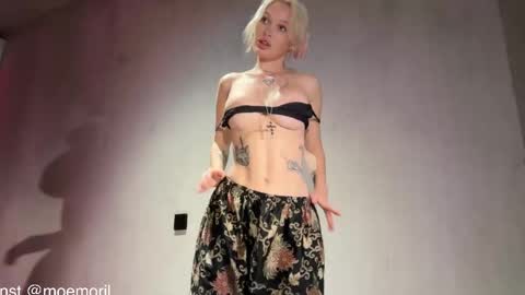 Snapshot of golden_alinee chatting on 04.23.26 Aline meow online show from 04.23.26