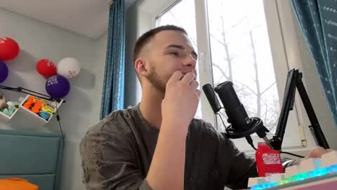 Golden boyyy21 online show from 03.12.25