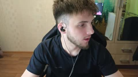 Snapshot of golden_boyyy21 chatting on 04.20.26 Golden boyyy21 online show from 04.20.26