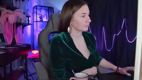 Snapshot of golden_dragones chatting on 05.17.26 Gloria online show from 05.17.26