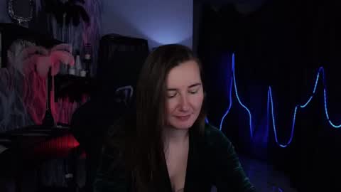 Snapshot of golden_dragones chatting on 06.19.26 Gloria online show from 06.19.26