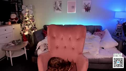 Snapshot of golden_miki chatting on 12.07.24 Shy in the streets but a freak in the sheets online show from 12.07.24