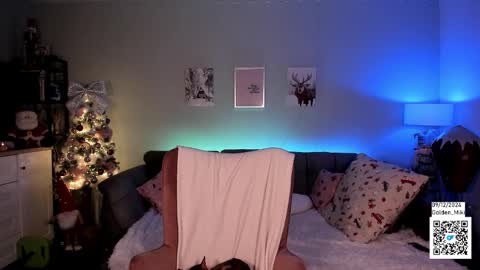 Snapshot of golden_miki chatting on 12.09.24 Shy in the streets but a freak in the sheets online show from 12.09.24