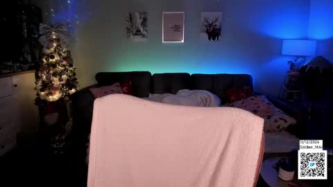 Snapshot of golden_miki chatting on 12.13.24 Shy in the streets but a freak in the sheets online show from 12.13.24