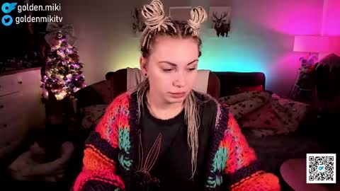 Snapshot of golden_miki chatting on 12.22.24 Shy in the streets but a freak in the sheets online show from 12.22.24