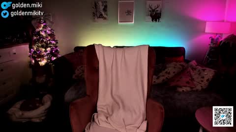 Snapshot of golden_miki chatting on 12.22.24 Shy in the streets but a freak in the sheets online show from 12.22.24