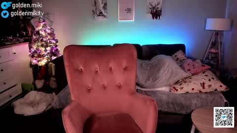 Snapshot of golden_miki chatting on 12.28.24 Shy in the streets but a freak in the sheets online show from 12.28.24