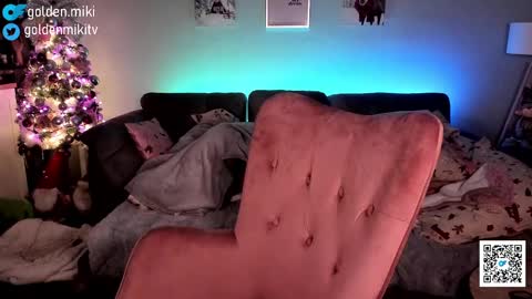 Snapshot of golden_miki chatting on 12.29.24 Shy in the streets but a freak in the sheets online show from 12.29.24