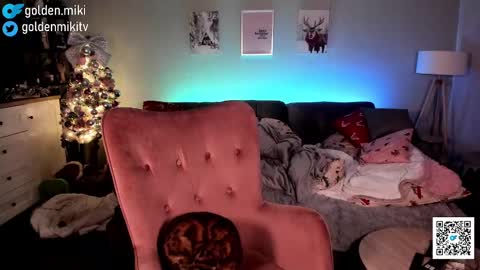 Snapshot of golden_miki chatting on 12.30.24 Shy in the streets but a freak in the sheets online show from 12.30.24