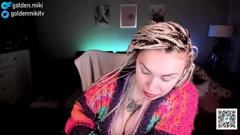 Snapshot of golden_miki chatting on 01.01.25 Shy in the streets but a freak in the sheets online show from 01.01.25