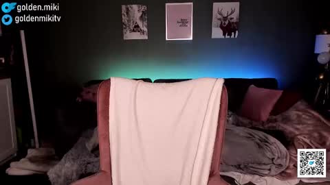 Snapshot of golden_miki chatting on 01.25.25 Shy in the streets but a freak in the sheets online show from 01.25.25