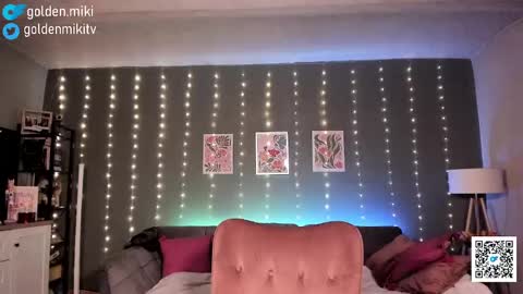 Snapshot of golden_miki chatting on 02.12.25 Shy in the streets but a freak in the sheets online show from 02.12.25